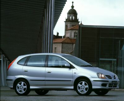 Nissan Almera Tino (������ ������� ����)